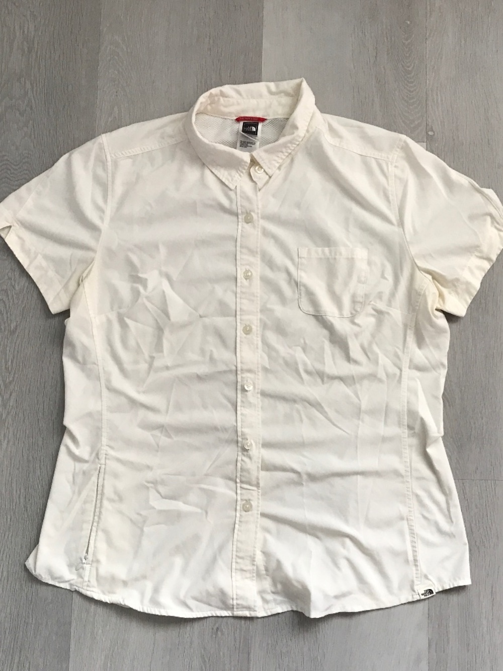 THE NORTH FACE SHORT SLEEVE IVORY SHIRT BUTTON SHORT SLEEVE ZIP POCKETS XL